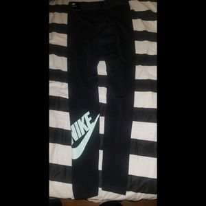 Nike Tight Fit Leggings